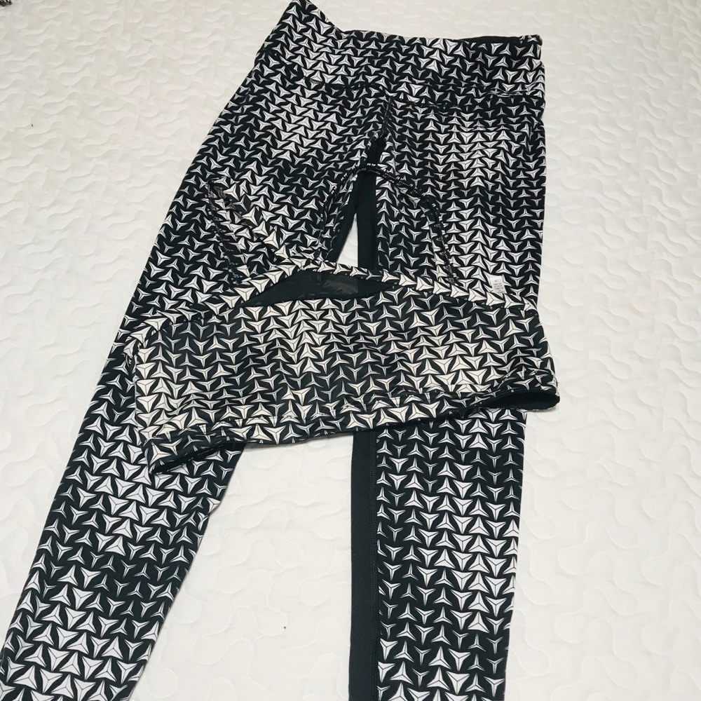 Victoria Secret, Victoria Sport leggings and bra
